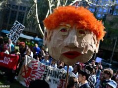 Centenas de estudantes cantam protestos anti-Pauline Hanson em toda a Austrália