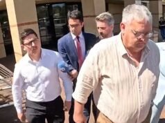 A polícia australiana renunciou após alegações de que seu filho poderia pegar até três anos de prisão