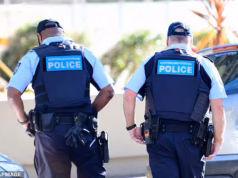 Jovem policial de NSW, 22 anos, acusado de acessar material de abuso infantil após batida em sua casa