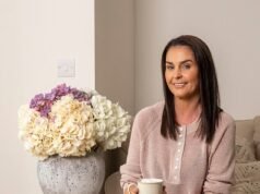 Outrora o rosto glamoroso da maquiagem Inglot, Jane Swarbrig foi diagnosticada com câncer de intestino com apenas 43 anos. Ela revelou o motivo doloroso pelo qual está viajando para Nova York para o tratamento pioneiro – algo que toda mãe pode entender