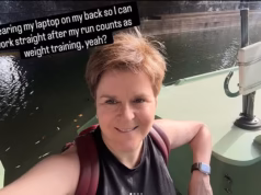 Agora Nicola Sturgeon abraça a vida londrina enquanto relaxa na casa flutuante de £ 150 mil de seu amigo… no Grand Union Canal!