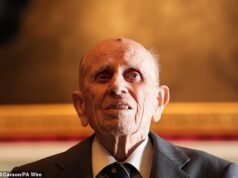 Veterano da Segunda Guerra Mundial que era o homem mais velho da Irlanda do Norte recebeu um enterro de ‘herói’ depois de morrer aos 107 anos