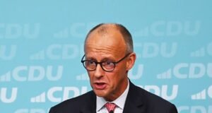 Chanceler agenda reunião sobre crise de fusões enquanto eleitores alemães vão às urnas nas eleições estaduais em meio a temores de outra vitória da UE AfD