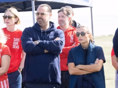 A estrela de Rivals, Danny Dyer, se junta a sua filha Danni enquanto ela tira uma folga de um treinamento rigoroso para participar de um protesto contra a poluição da água