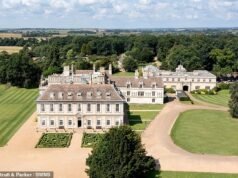 Uma casa histórica do século 15 amada por celebridades está à venda por £ 18 milhões