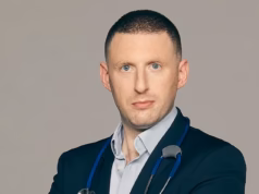 DR Max Pemberton: Vi minha mãe com demência diminuir drasticamente depois que ela esperou 18 meses para consultar um especialista. É hora de pararmos de tolerar essa loteria de código postal do NHS