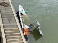 Barco comprado pelo ativista imigrante anticriminoso ‘Danny Tomoe’ para ajudar a polícia a afundar o Canal da Mancha