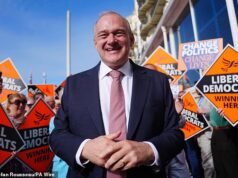 Trabalhistas sob pressão para cortar impostos, mesmo com os liberais democratas prometendo cortes de imposto de renda de £ 17 bilhões – mas Ed Davey afirma que isso só pode acontecer se o Brexit for revertido