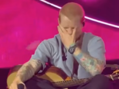 ‘Atingiu Ed como um trem’: Fontes revelam que o cantor foi ‘espancado’ pela disputa de Gaza – enquanto amigos acusam seus críticos famosos de ciúme e oportunismo. Agora, dizem, Sheeran ‘só quer usar um boné de beisebol e desaparecer’