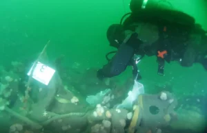 Este submarino alemão foi afundado em 1917. Ainda vaza TNT