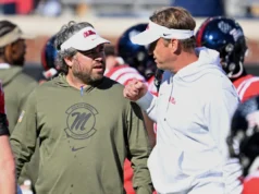 ‘Sim, cara, aposto que sim:’ Pete Goulding não acreditou quando Len Kiffin mandou uma mensagem para ele dizendo que Sam Leavitt não jogaria no sábado