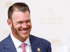 Kyle Rudolph não pode mais bloquear Julius Peppers. Então, ele criou uma plataforma de engajamento de fãs para instituições de caridade