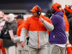Dabo Swinney diz que Lane Kiffin teve ‘zero’ com Clemson denunciando Ole Miss por adulterar a transferência do linebacker
