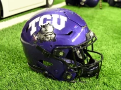 TCU restabelece as credenciais do Fort Worth Star-Telegram retiradas após denúncia de briga no vestiário que levou à suspensão do jogador