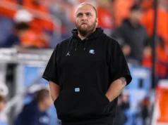 Steve Belichick supostamente renunciou ao cargo de coordenador defensivo da Carolina do Norte