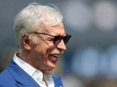 O proprietário dos Rams, Stan Kroenke, fecha um acordo para comprar os Angels, encerrando o reinado de Arte Moreno como dono do time