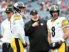 Mike McCarthy ‘comprometido’ com o ataque construído em torno de Aaron Rodgers, aponta o jogo de linha ofensiva como fonte das lutas da unidade
