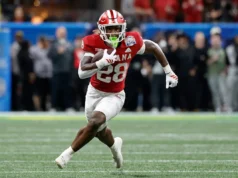 Indiana RB Khobie Martin foi eliminado no meio da temporada devido a uma lesão no braço na vitória sobre o norte do Texas