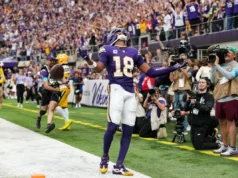 Os Packers desmoronam contra a aposta tardia para surpreender os rivais do rali dos Vikings sem Clare Murray