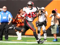 Josiah Trotter, filho de Jeremiah Trotter, demitido, escolhe 6 em sua estreia na NFL
