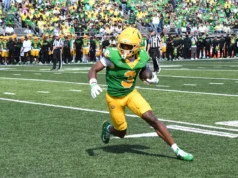 Oregon WR Jeremiah McClellan quebrou a perna antes da explosão no estado de Portland