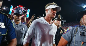 O retorno do técnico da LSU, Lane Kiffin, a Ole Miss atrai quase 11 milhões de espectadores