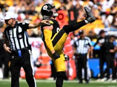 A estrela do Steelers, TJ Wyatt, se junta ao Julius Peppers com a histórica escolha 6 no confronto contra os Falcons, sufocando o Cooper Rush.