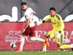 Minos Augsburg lidera tabela da Bundesliga após vencer Frankfurt
