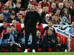 Spurs em ‘momento difícil’ após eliminação da Copa da Liga, diz de Zerbi triste