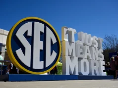 O futebol Texas A&M lidera a recapitulação do Aggie Athletics desta semana