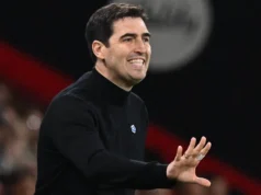 A sensação do Liverpool tomou posição à medida que surgem grandes atualizações de transferência para compartilhar seu futuro