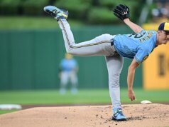 Misiorowski lança 5 entradas de shutout enquanto os Brewers vencem os Pirates por 5-1 à beira do título do NL Central