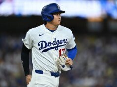 Shohei Ohtani senta-se novamente enquanto a estrela dos Dodgers luta contra problemas de bíceps, pescoço e joelho