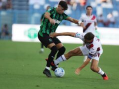 O meio-campista do Socceroos, Christian Volpato, foi multado pela polícia após teste positivo para cocaína