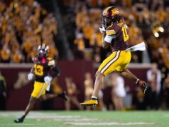 Javon Tracy E. Estabeleceu um recorde do programa de Minnesota com dois touchdowns de retorno de punt contra Illinois