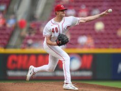Trevino escolhe para liderar em 8º lugar, enquanto os Reds derrotam os Padres por 4-3 na vaga no wild card