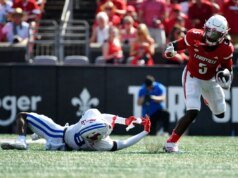 Grandes jogadas derrotaram o nº 23 de Louisville após o nº 16 SMU, 41-31