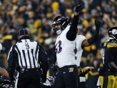 Vikings concordam em contratar o veterano edge rusher Kyle Van Noy para a profundidade necessária, dizem fontes da AP