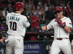Corbin Carroll acertou o home run de 2 corridas da vitória para colocar os Marlins em 8-7 no 9º.