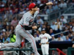 De La Cruz fecha em 30-30, Williamson lança seis entradas certeiras enquanto os Reds derrotam o Braves por 4-0