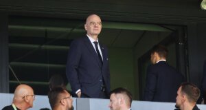 Federação belga diz que não pode apoiar Infantino em outro mandato da FIFA, Balogun cita decisão sobre cartão vermelho