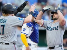 Graham Pauley marca 4 na vitória dos Marlins sobre o Royals por 6-3