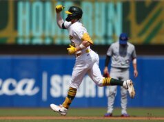 O home run de Henry Bolt na 4ª entrada ajuda o Atletismo a vencer os Blue Jays por 2 a 0