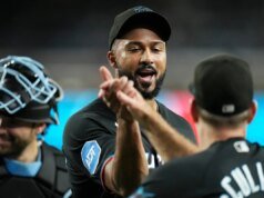 Sandy Alcantara sai do bullpen com 1 dia de descanso e conquista sua primeira vitória na carreira pelos Marlins.