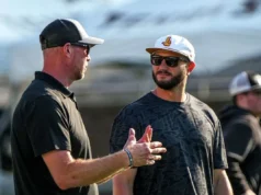 O que o técnico de futebol americano do Texas State, GJ Keane, procura em seu quarterback?