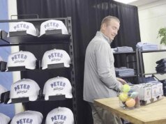 O cachorro de Kirk Herbstreit, Peter, agora tem sua própria loja, Merchandise