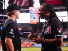 O ícone dos Cardinals, Fitzgerald, lança o primeiro arremesso e fala sobre o final em casa dos Diamondbacks