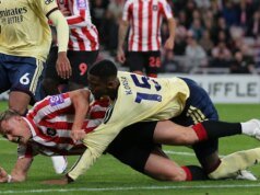Arsenal entrará em contato com árbitro profissional sobre penalidade de Konsa