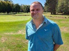 O jogador de golfe está de volta ao campo após se recuperar de uma tacada