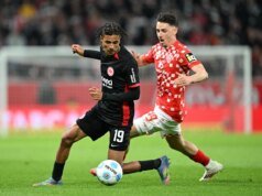 Confirmado: Bahoa troca Eintracht Frankfurt por Leeds